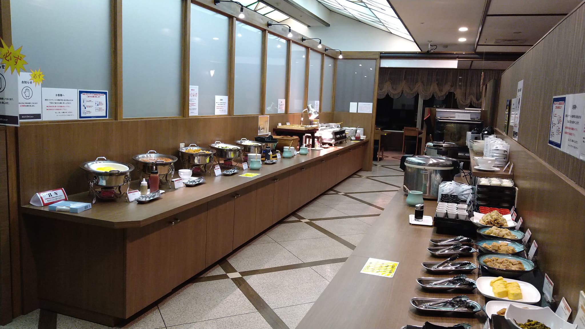 现烤面包自助早餐