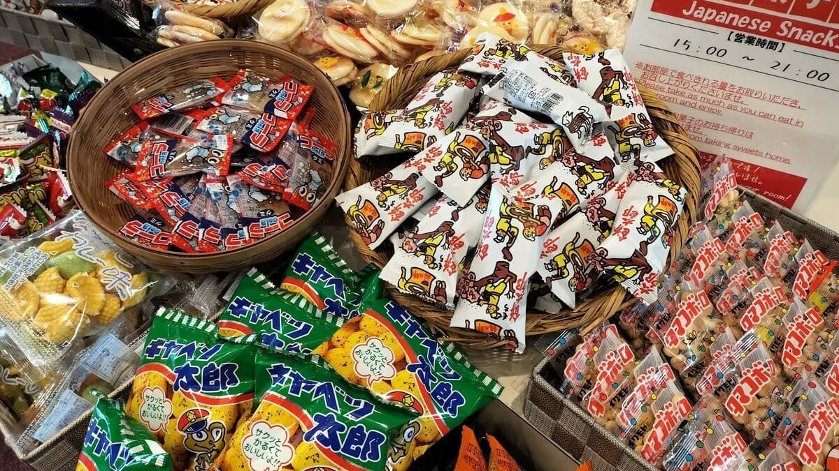 Free Snacks and a Manga Cafe