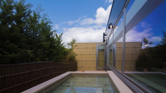 Rooftop hot spring on 7F