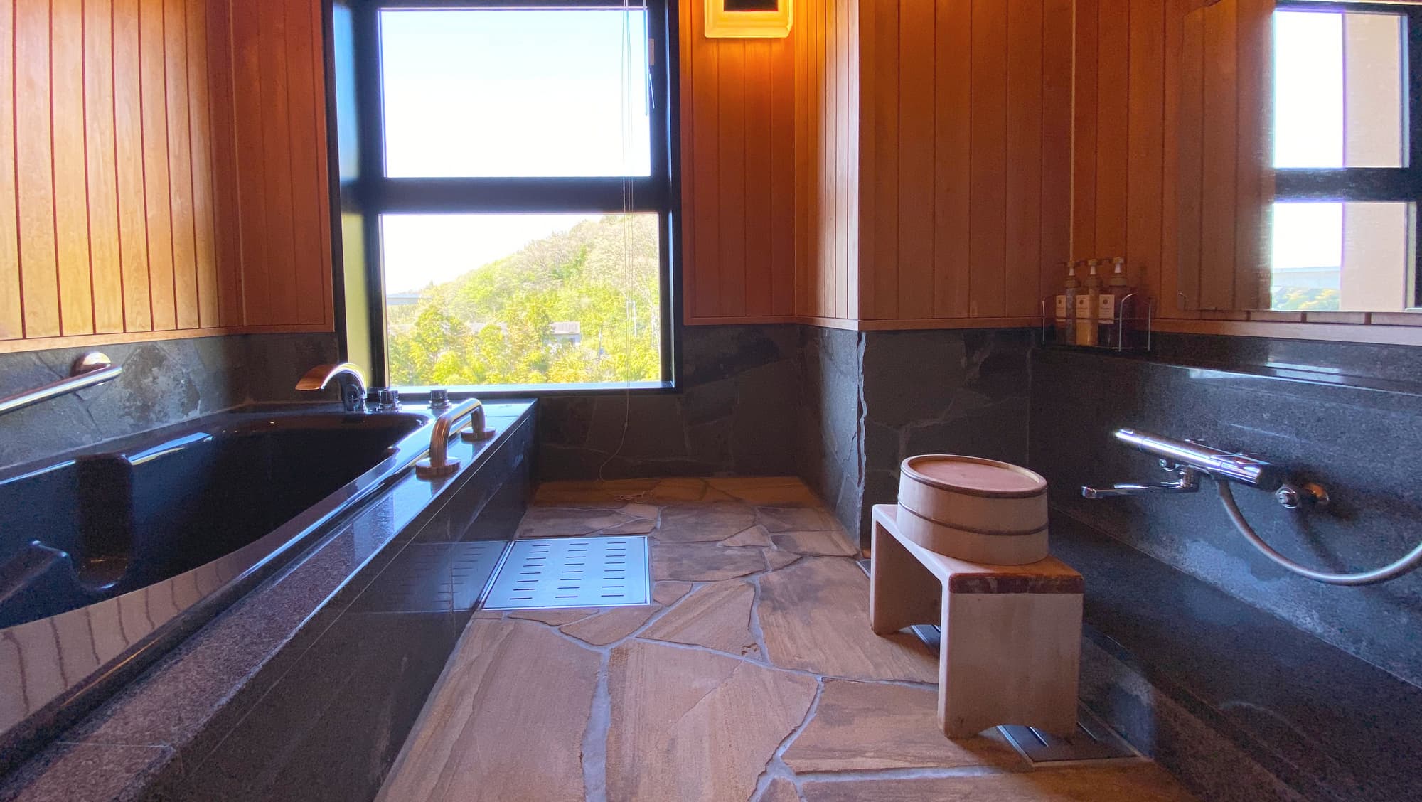 Natural Onsen Private Baths and Rooms