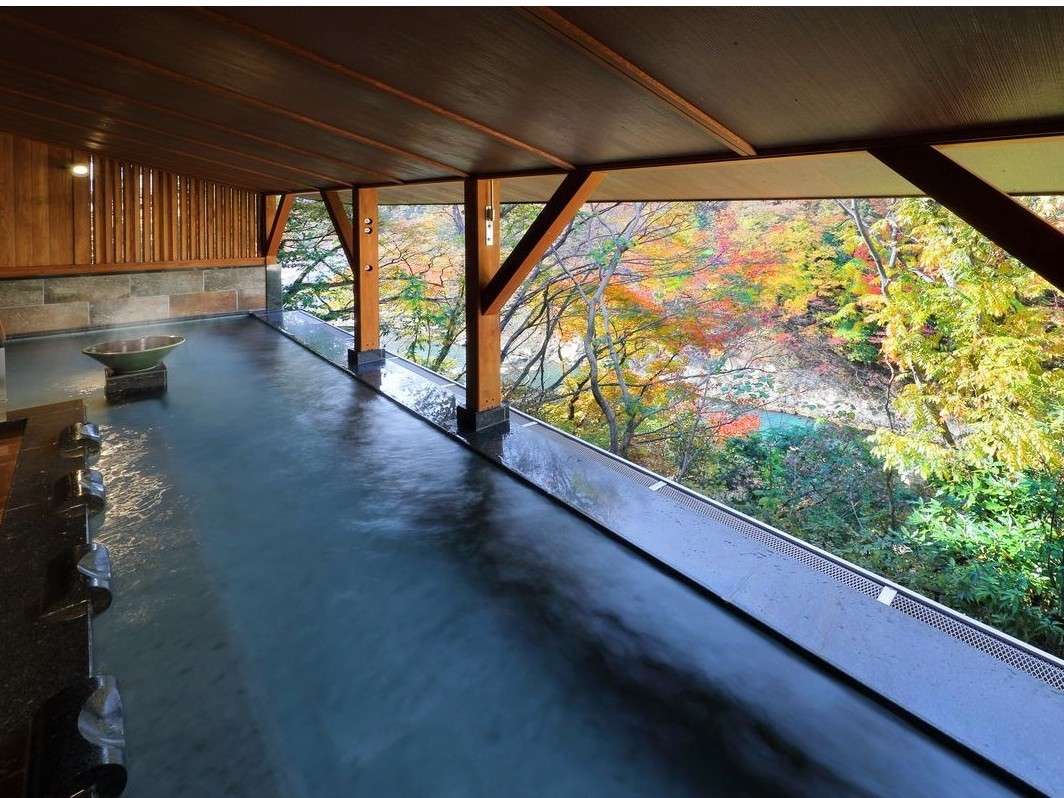 An Open-Air Bath Rising Above the Gorge