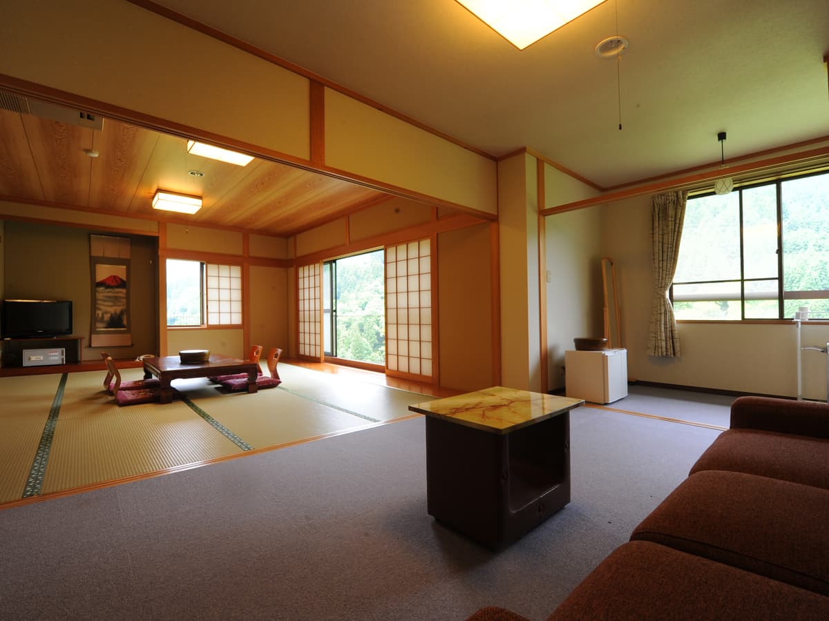 Rooms with the Charm of an Irori Hearth