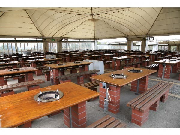 公园内酒店与BBQ露台