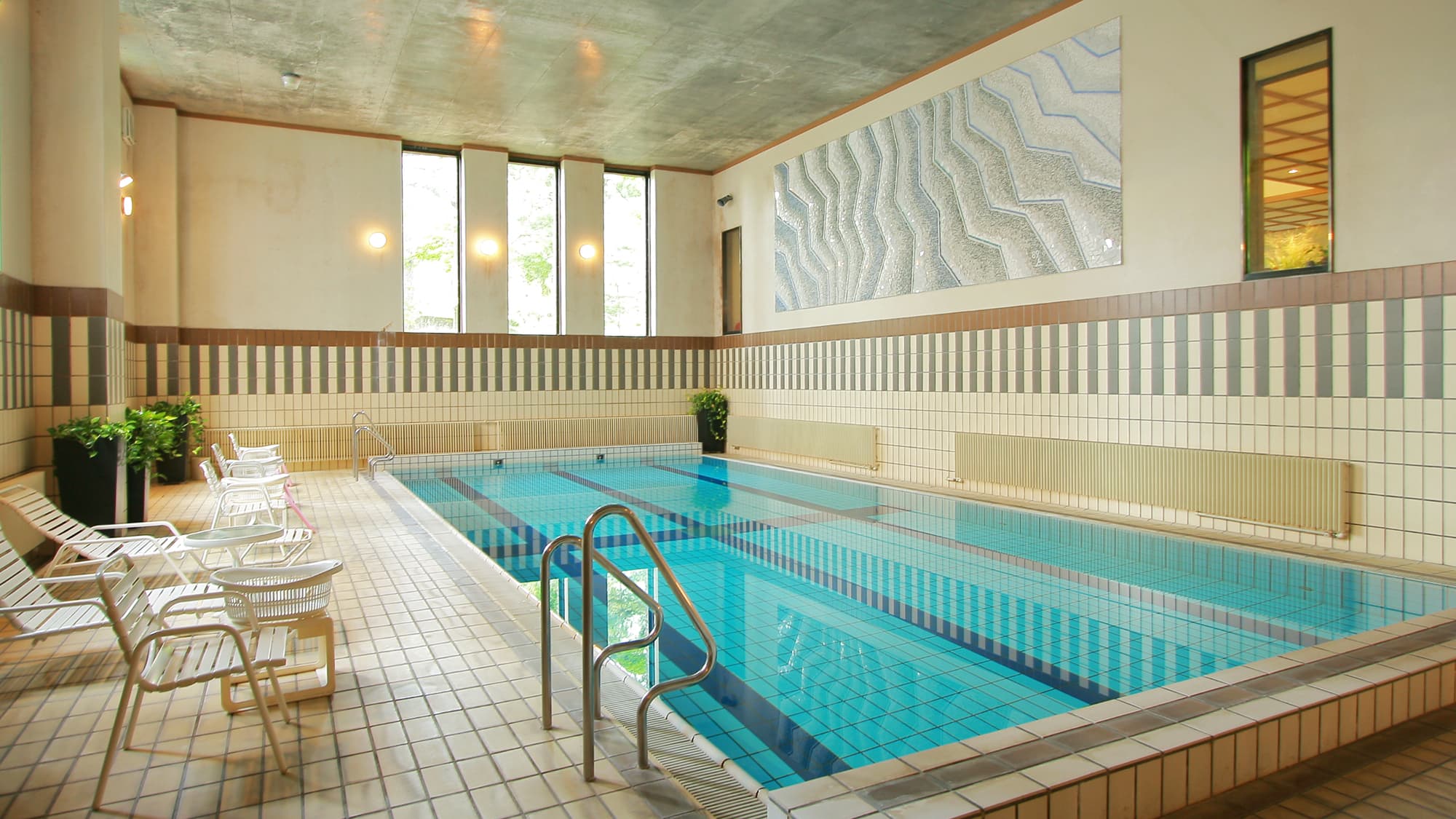 Free indoor heated pool