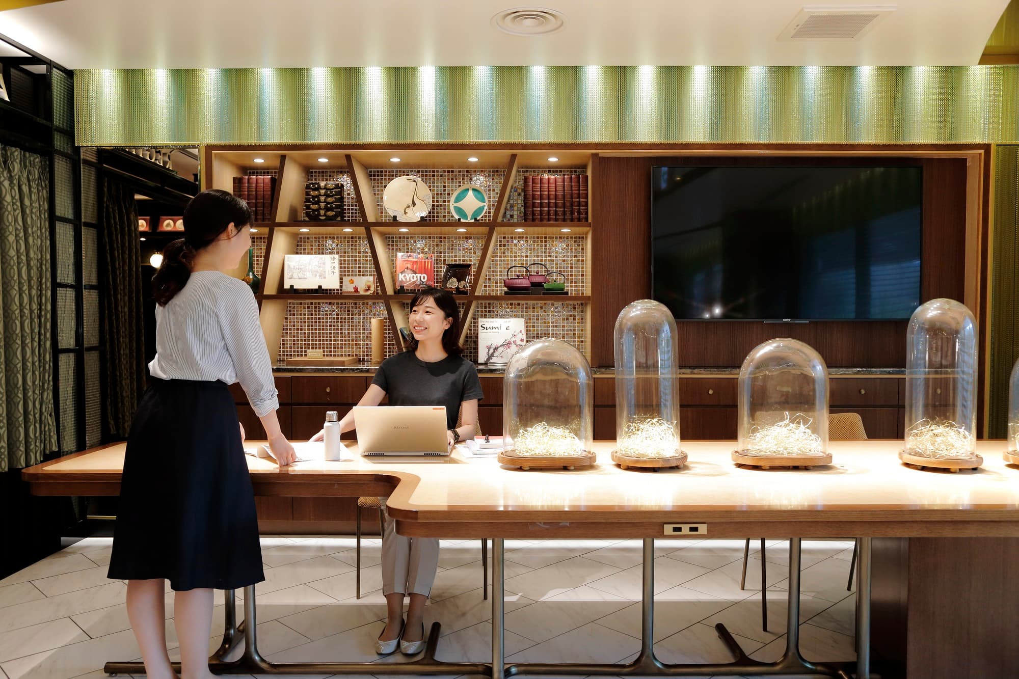 Free coworking for guests