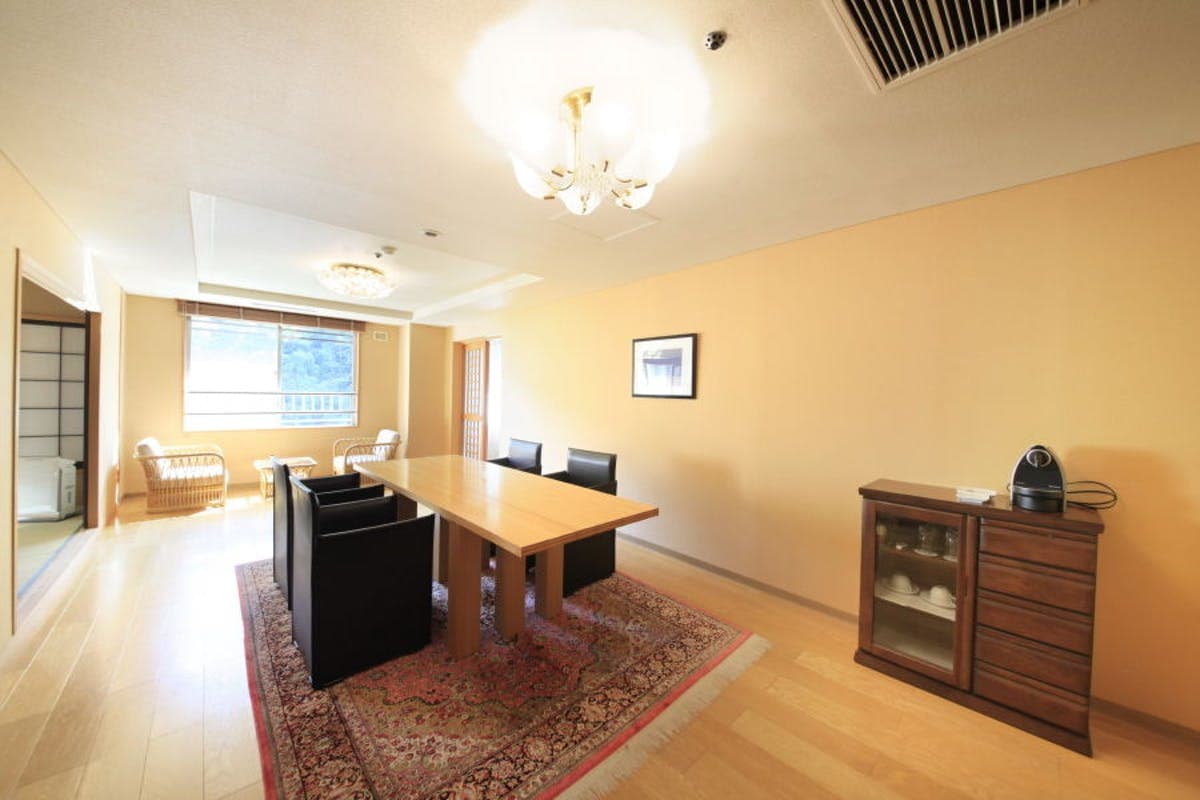 In-Room Amenities & Comforts