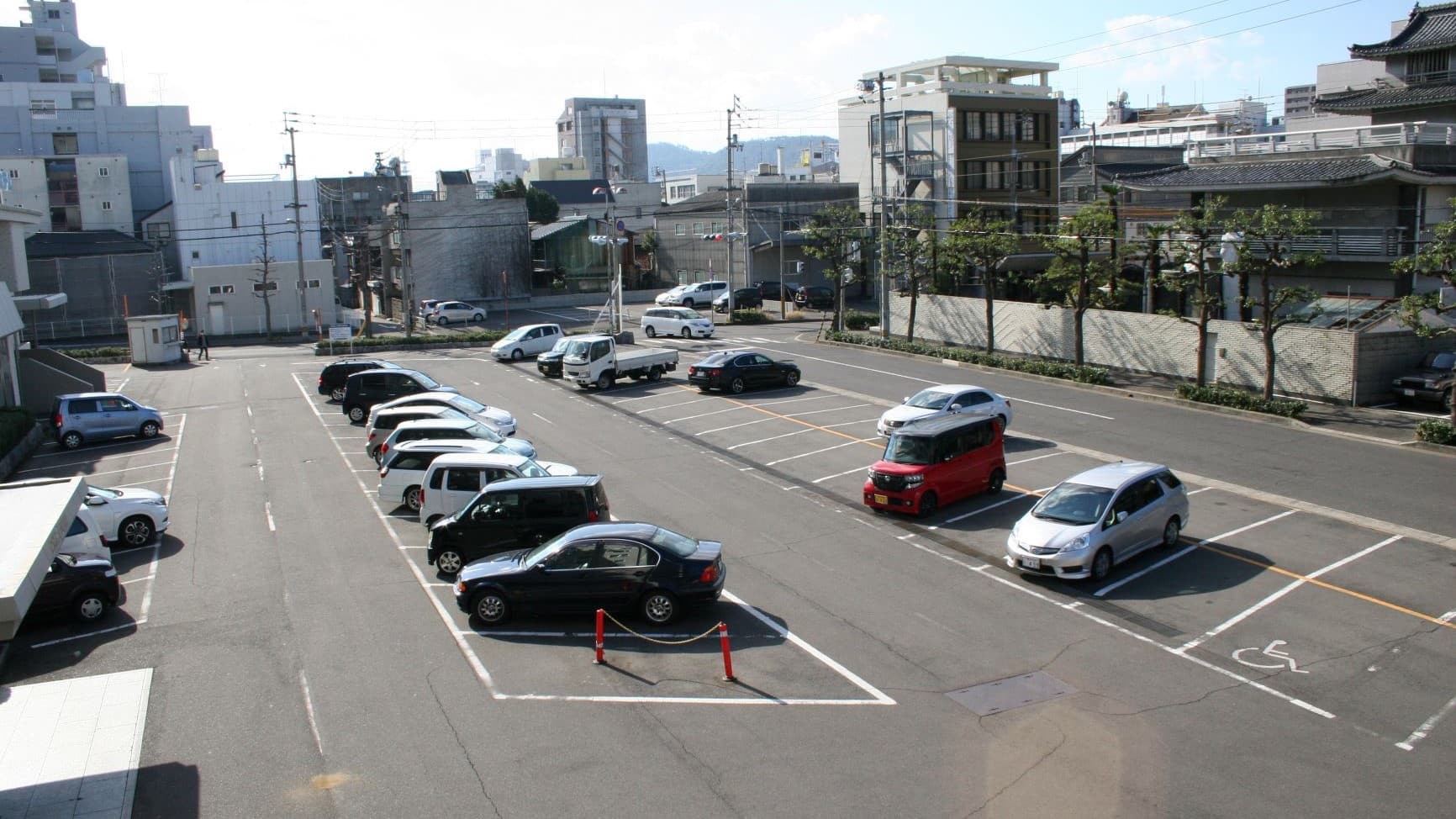 Free parking for 130 cars
