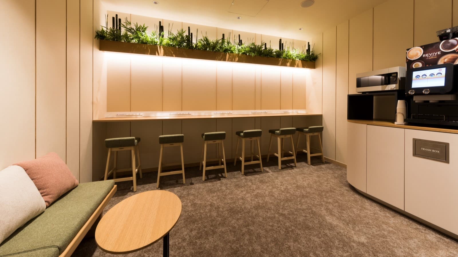 Women-only lounge and powder room